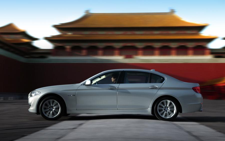  BMW 5-Series Long-Wheelbase 2010 года  (CN) (фото 55 из 77)